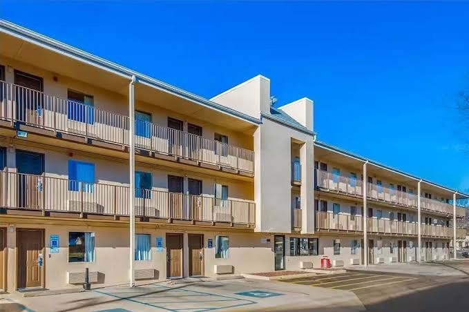 Super 8 by Wyndham Charleston WV