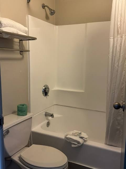 Super 8 by Wyndham Charleston WV Hotel 3