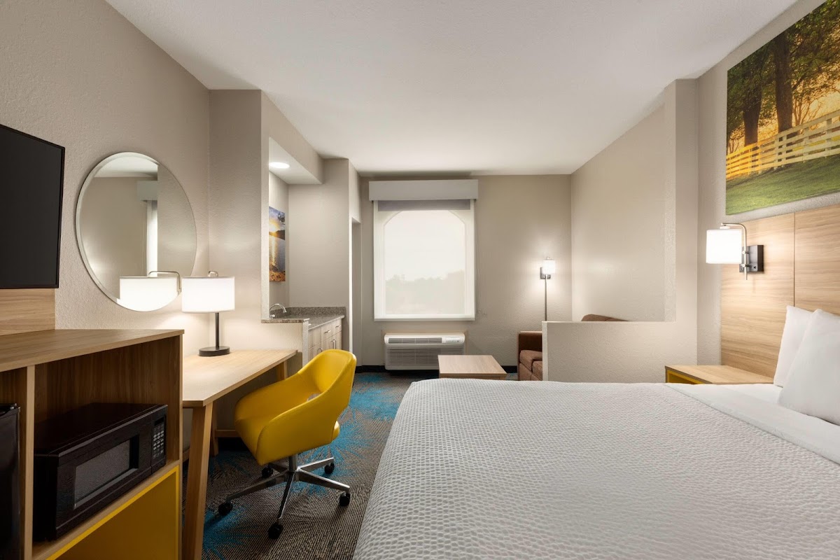 Days Inn & Suites by Wyndham Prattville-Montgomery Hotel 2