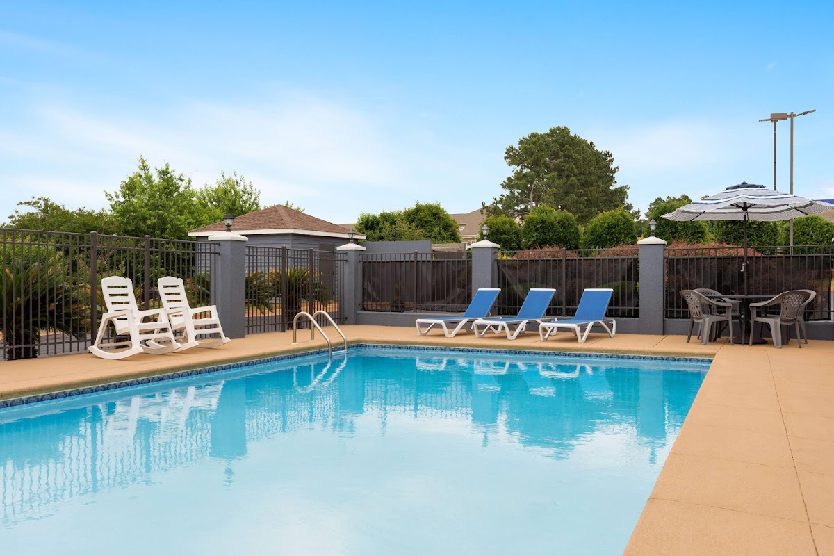 Days Inn & Suites by Wyndham Prattville-Montgomery Hotel 3