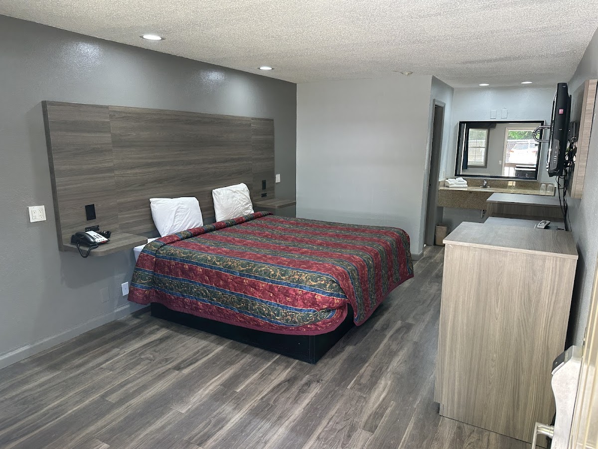 Budget Inn Express Hotel 2