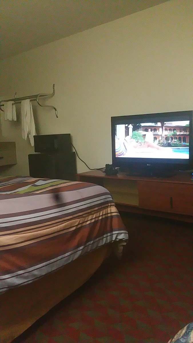 Budget Inn Express Hotel 3
