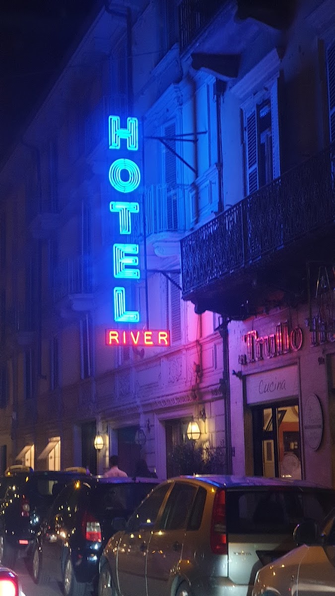 River Hotel