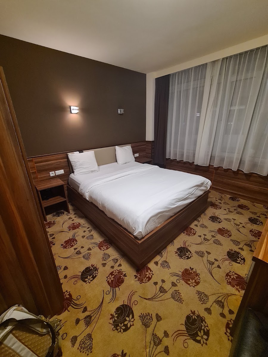 Hotel King's Court Hotel 3