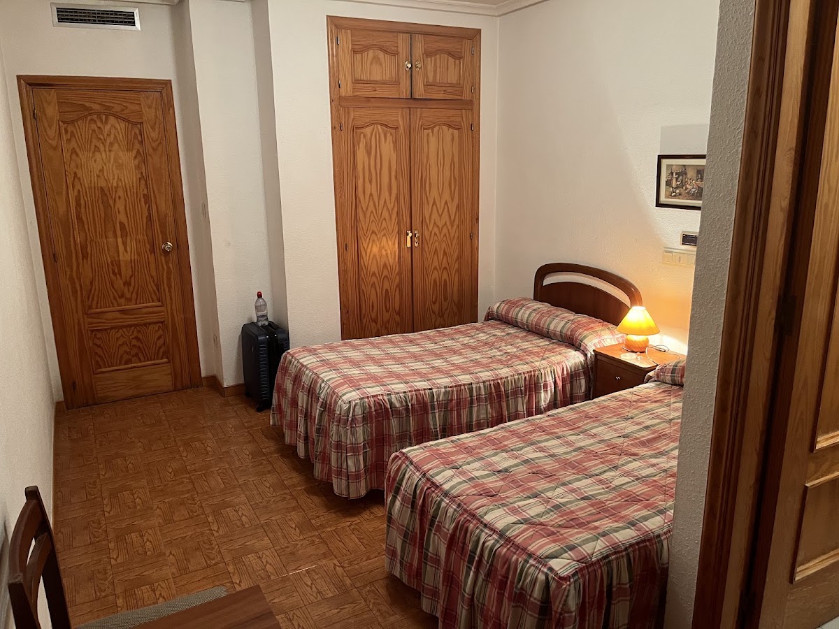 Hostal Restaurante los Chopos Hotel 3