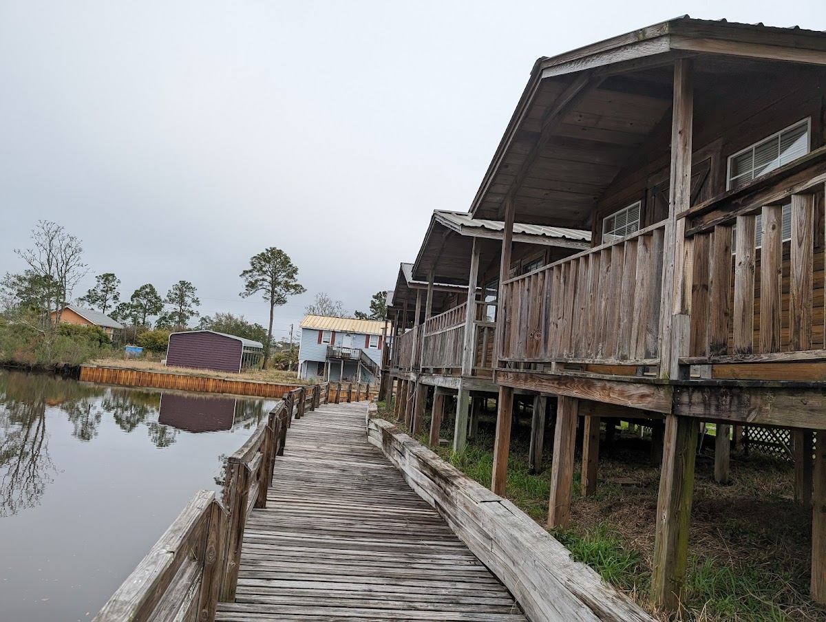 Cabins At Shore Line Park Hotel 2