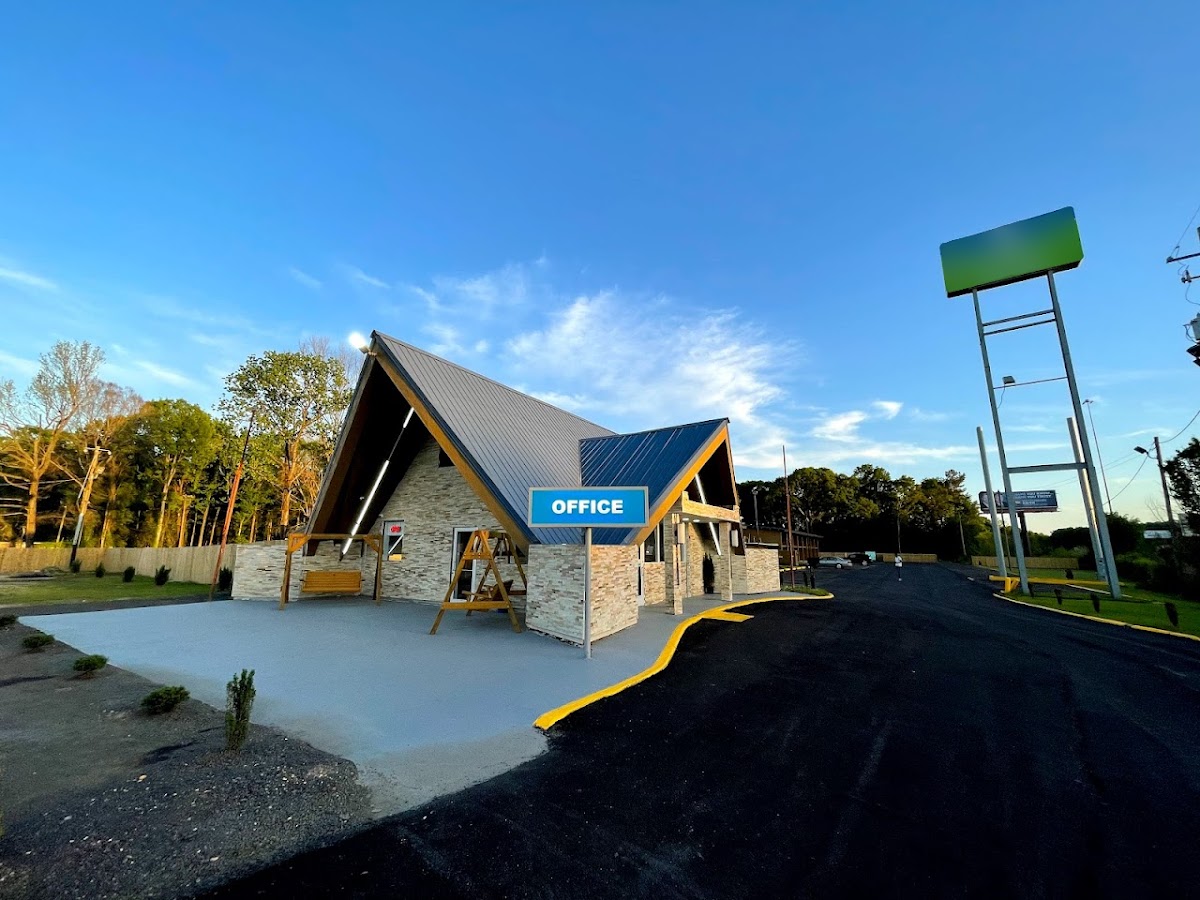 MONTGOMERY INN & SUITES