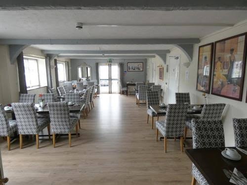Riverside Hotel