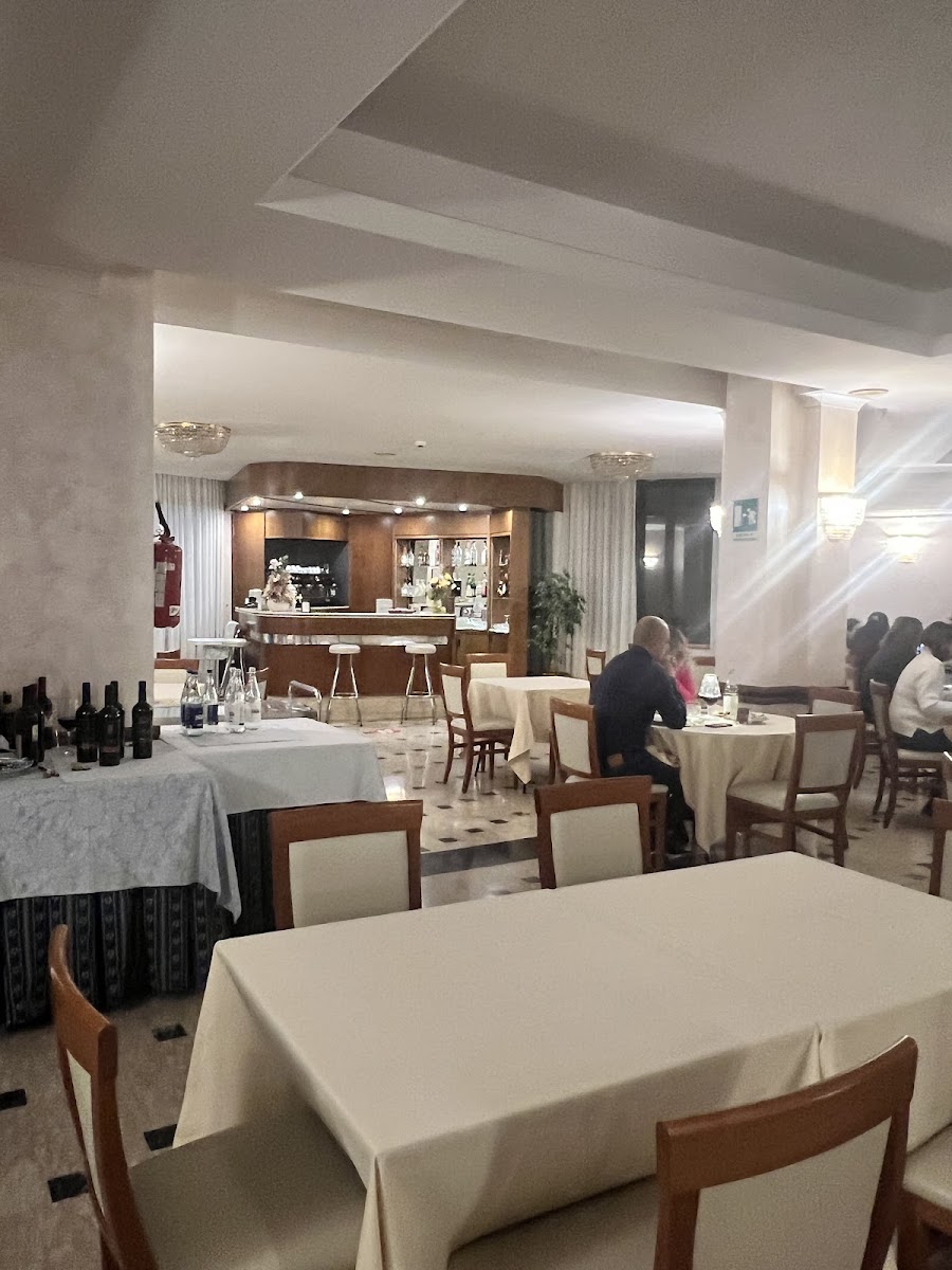 Hotel Squarciarelli Di Ludovici E. E C. S.N.C. Hotel 3