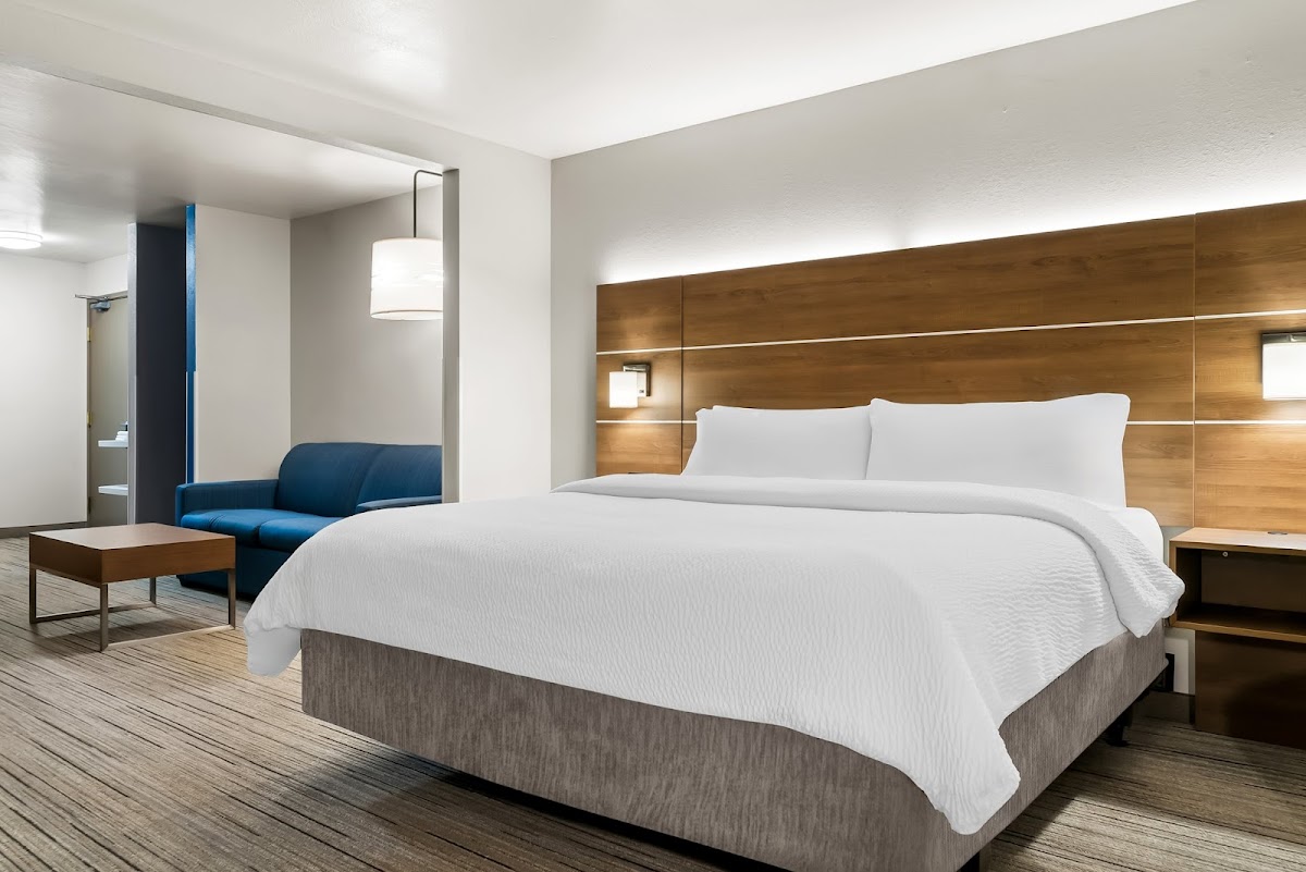 Holiday Inn Express & Suites Marion by IHG Hotel 2