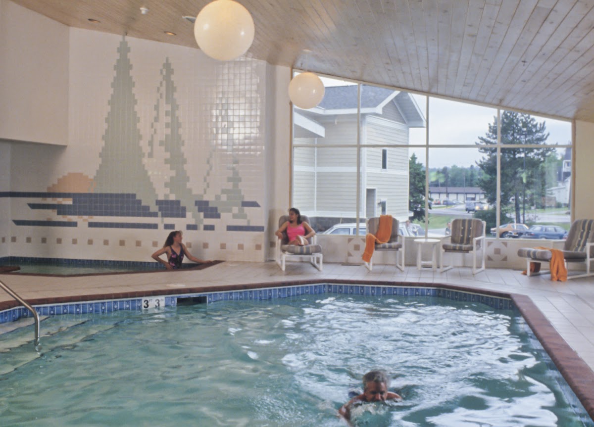 Spruceglen Inn Hotel 2