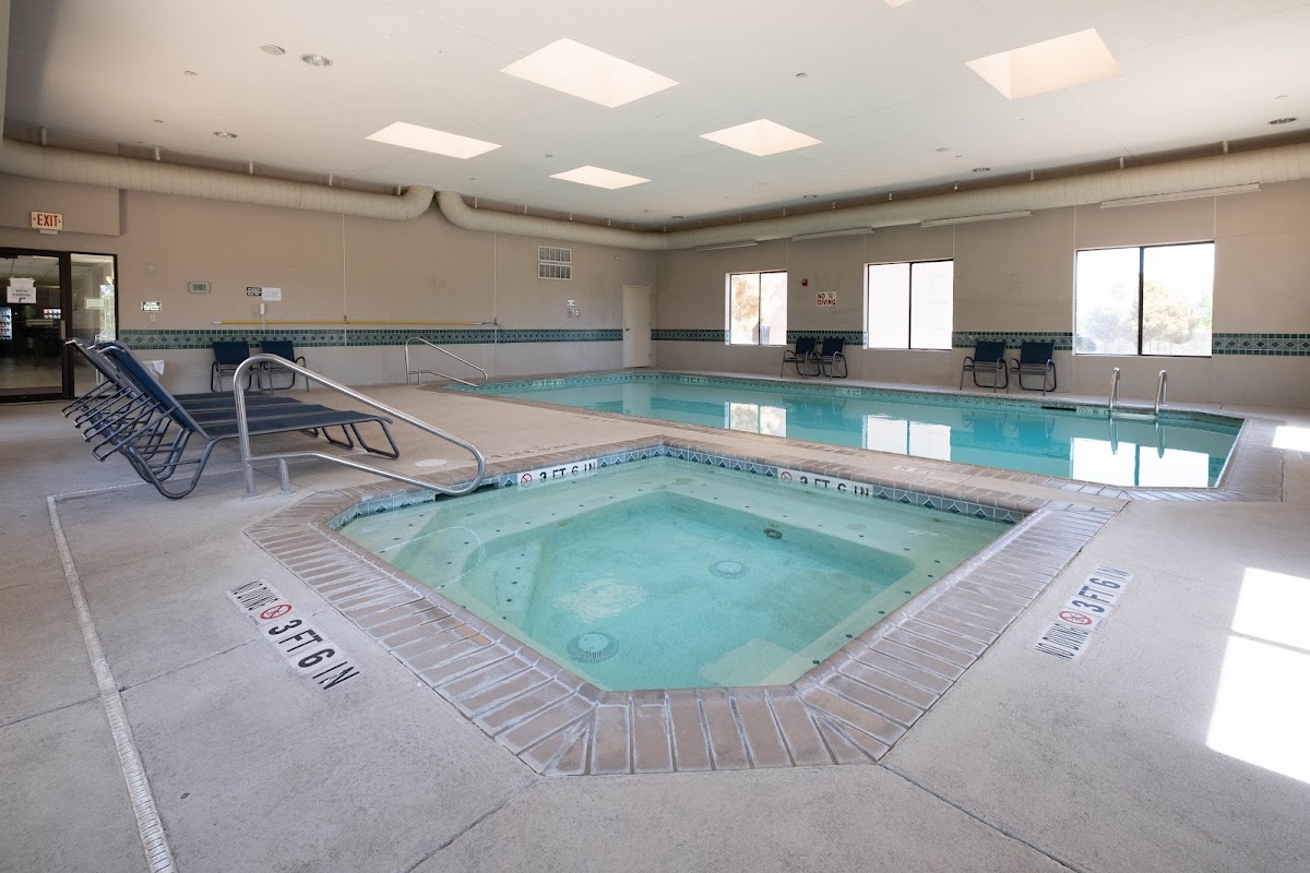 Ashmore Inn & Suites Hotel 3