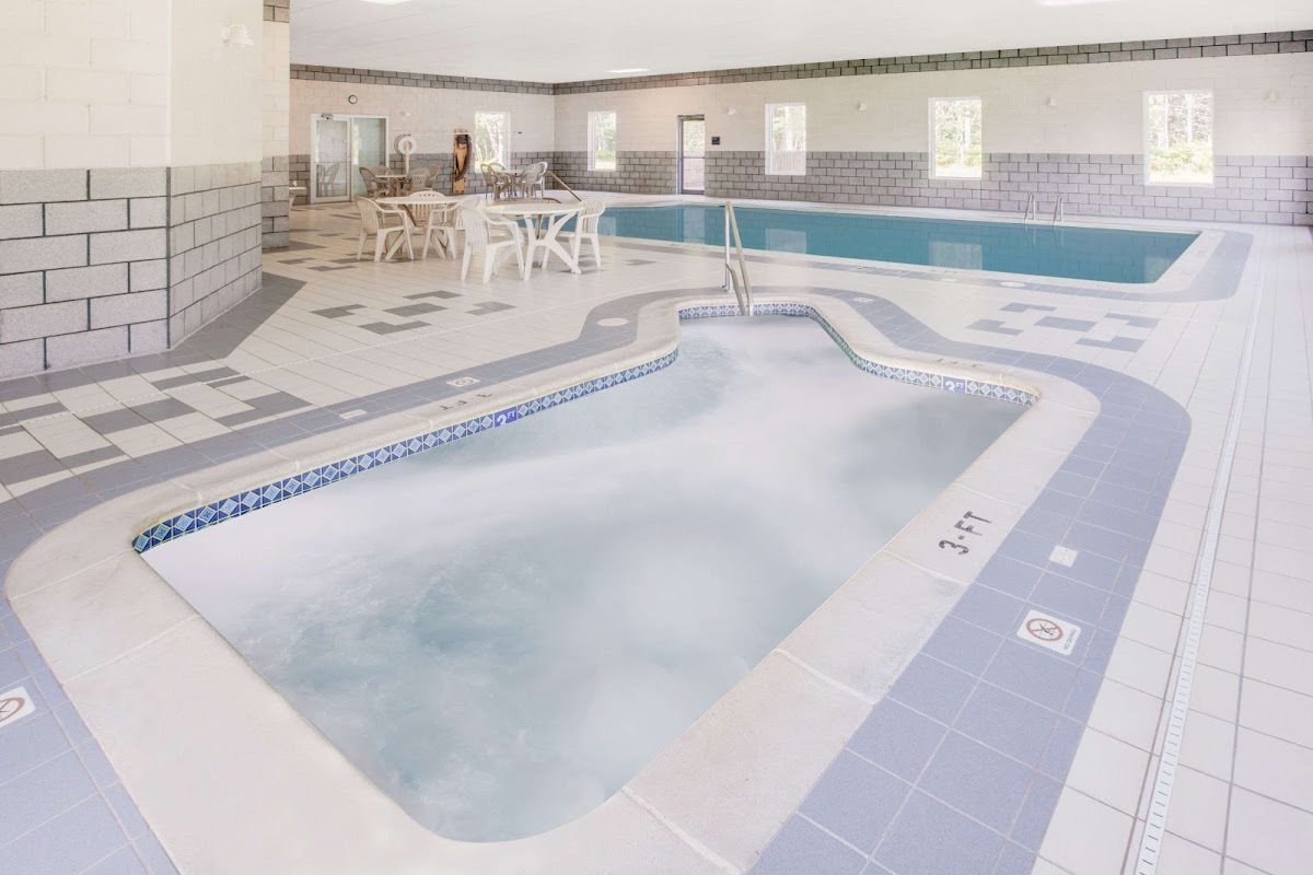 Super 8 by Wyndham Grayling Hotel 3
