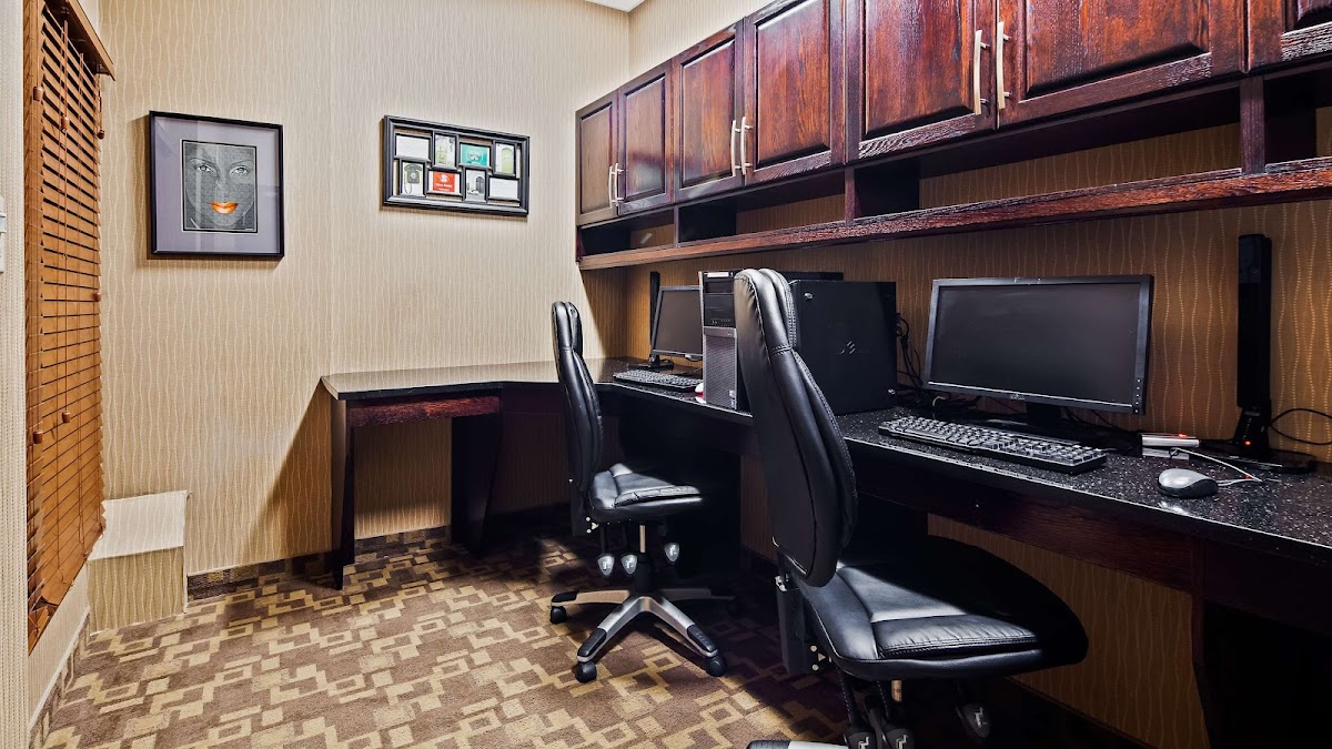 Best Western Plus South Edmonton Inn & Suites Hotel 2
