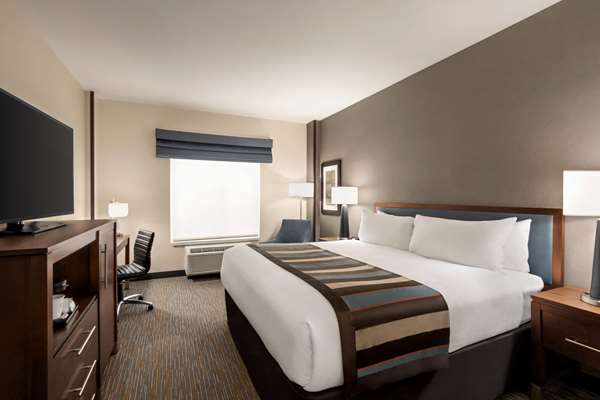 Wingate by Wyndham SeaTac Airport Hotel 2
