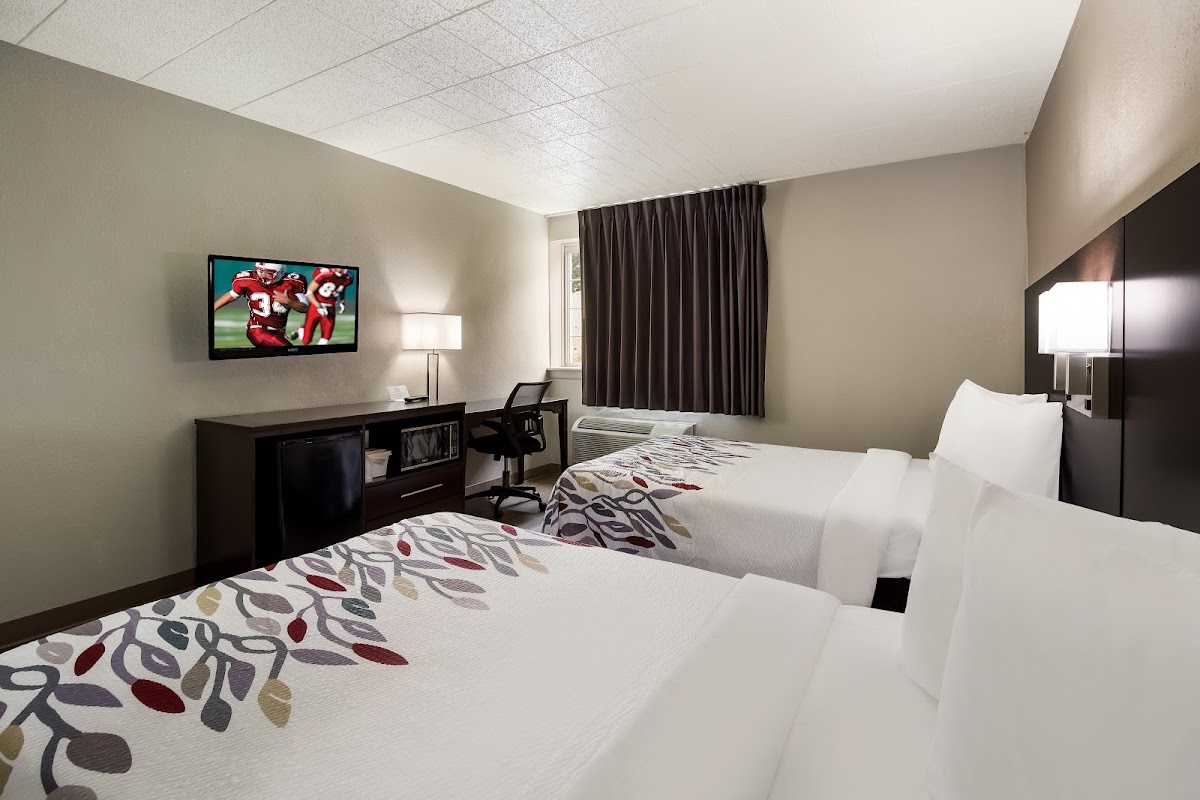 Red Roof Inn New Stanton Hotel 2