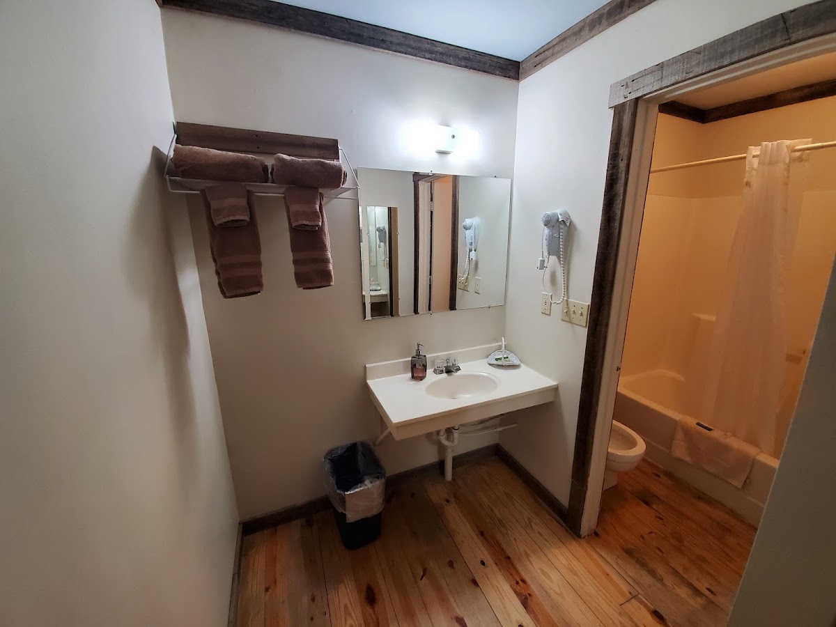 Jamesport Inn Hotel 3