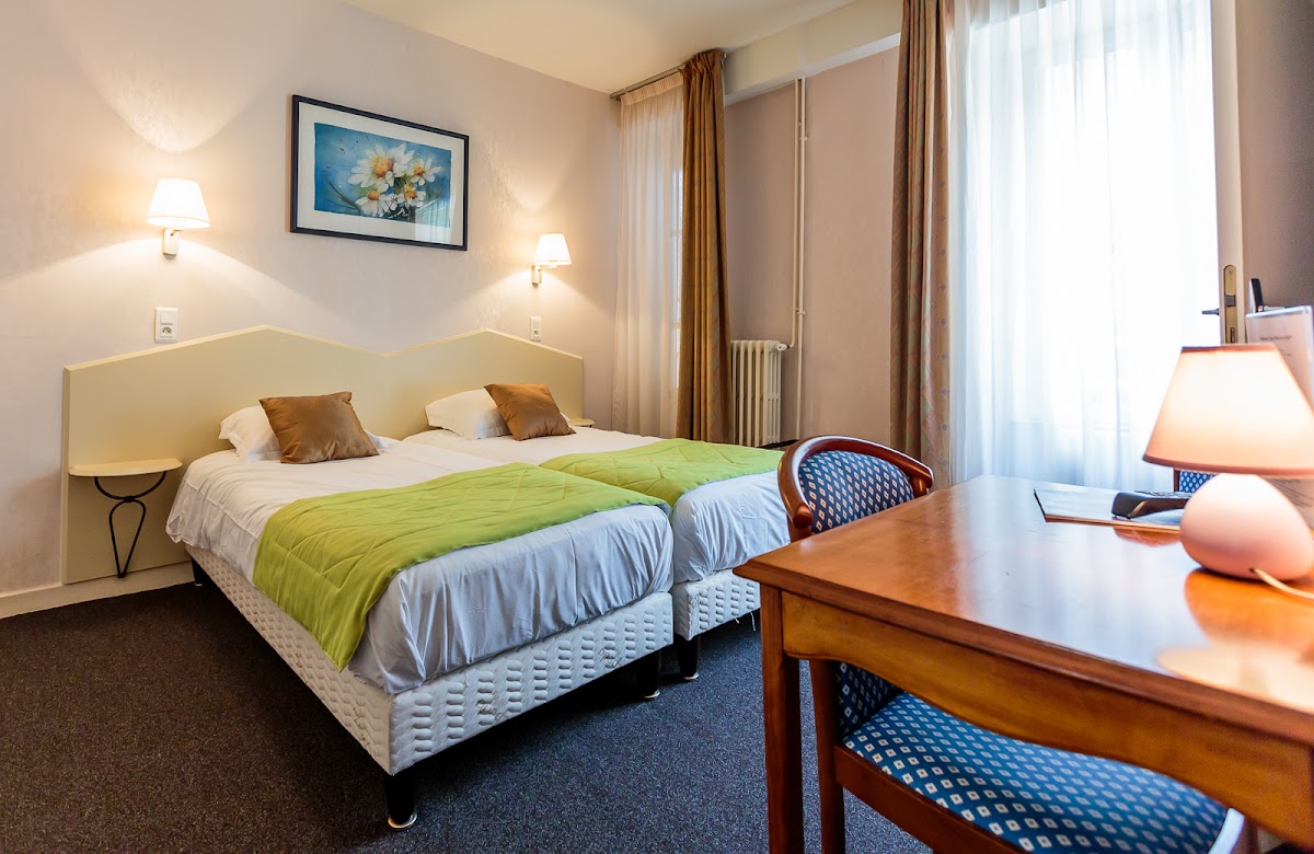 Logis Hôtel de la Paix Hotel 2
