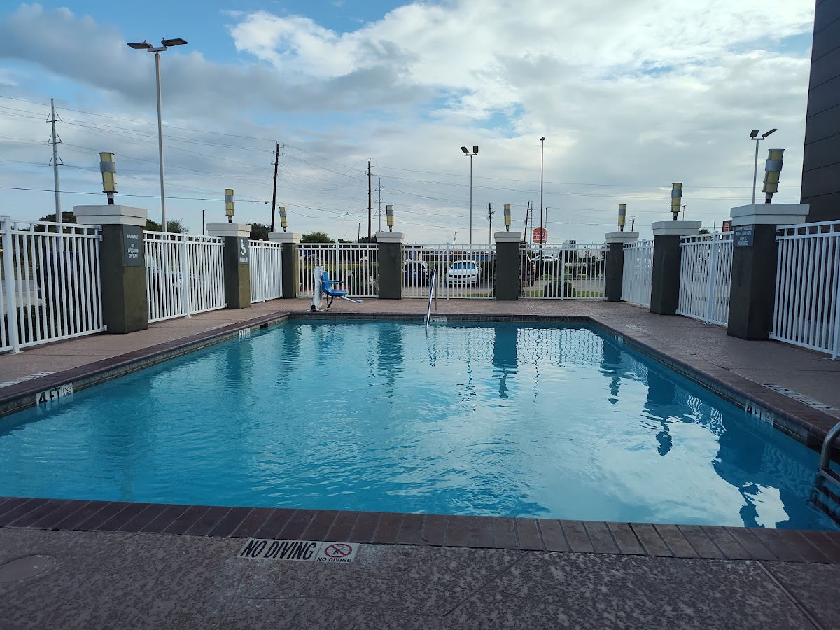 La Quinta Inn & Suites by Wyndham Port Lavaca Hotel 3