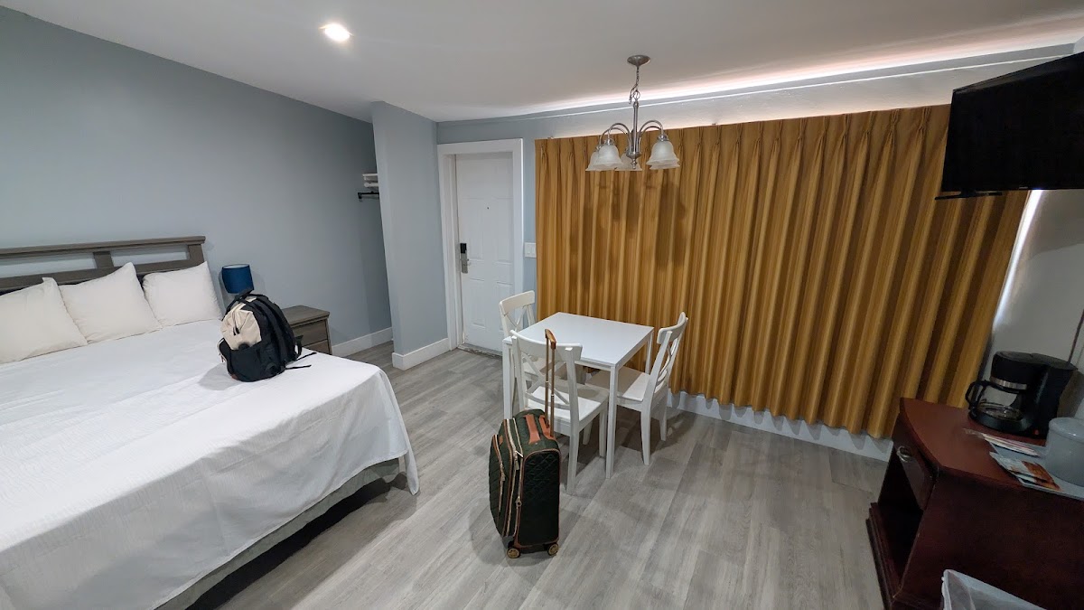 The Palms On Ocean & Foodmart Hotel 2