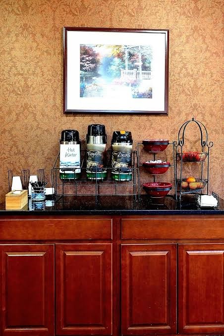 Riverview Inn & Suites
