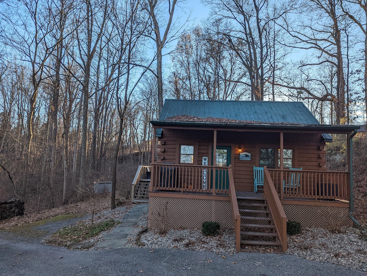 White Oaks Cabins Near Patoka Lake Hotel 2
