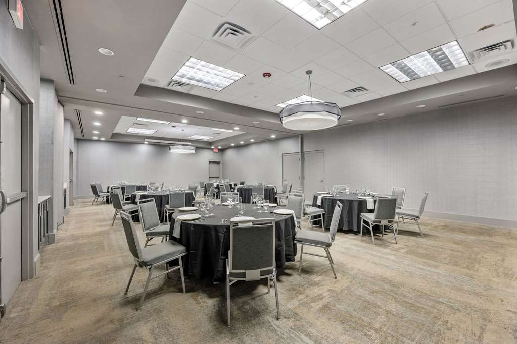 DoubleTree Suites by Hilton Hotel Huntsville South