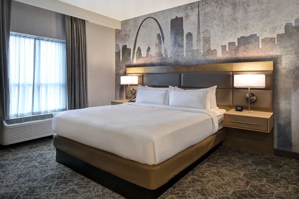 DoubleTree by Hilton St. Louis Airport Hotel 2
