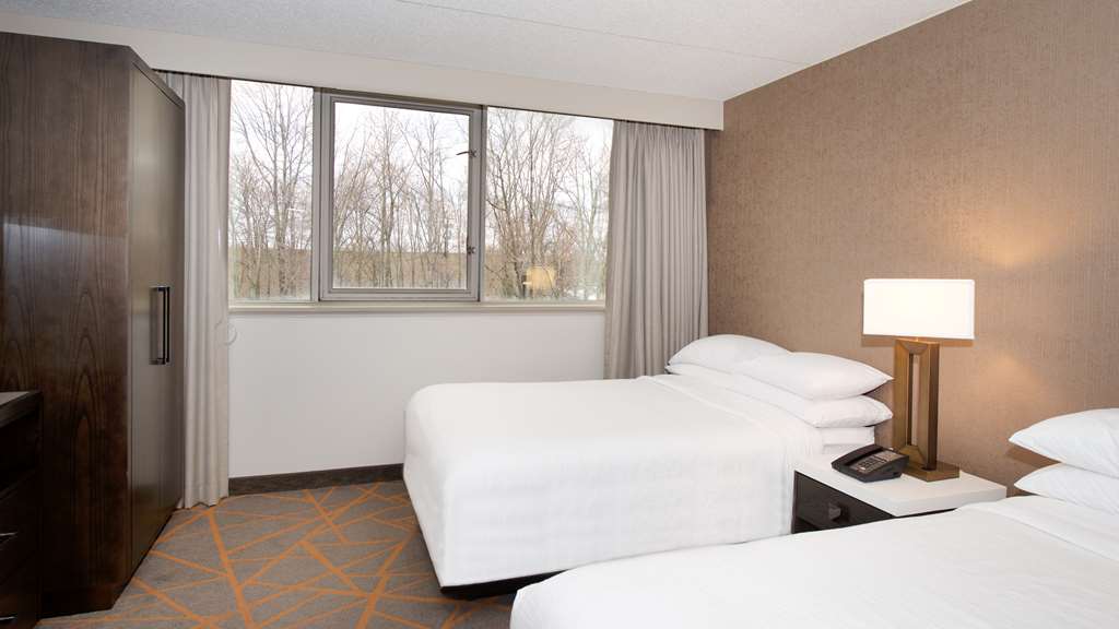 Embassy Suites by Hilton Cincinnati Northeast Blue Ash Hotel 2