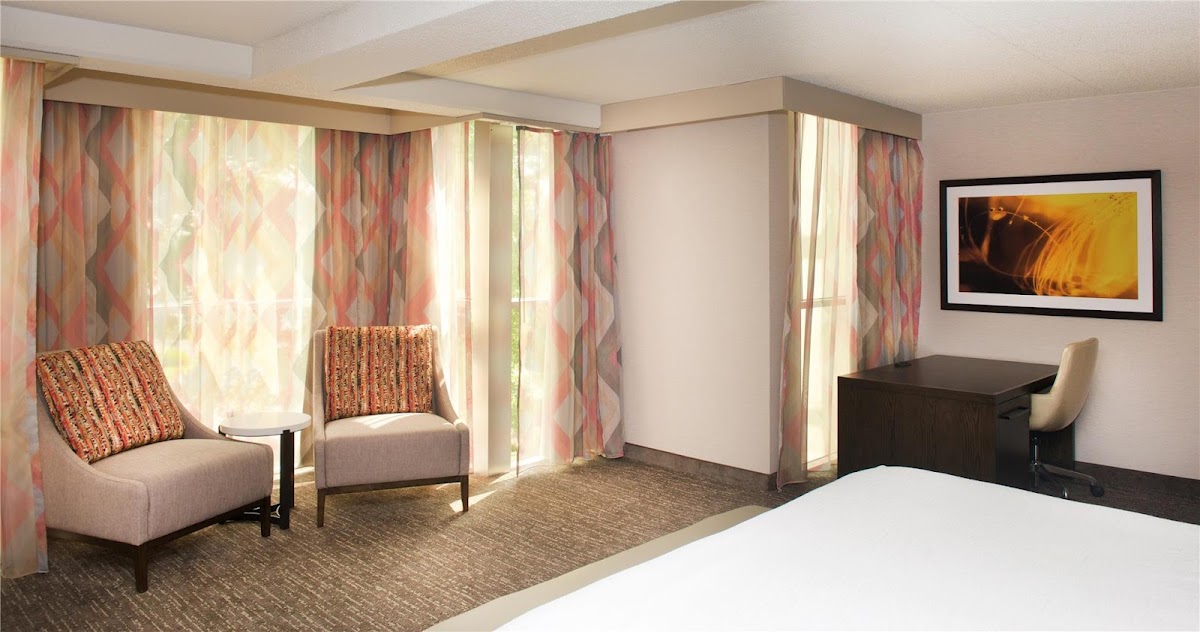 Embassy Suites by Hilton Cincinnati Northeast Blue Ash Hotel 3