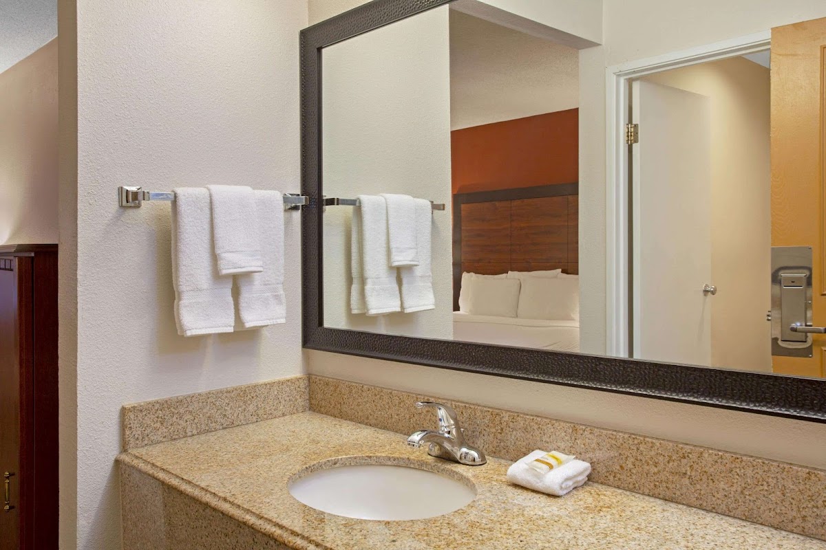 La Quinta Inn by Wyndham Auburn Worcester Hotel 3