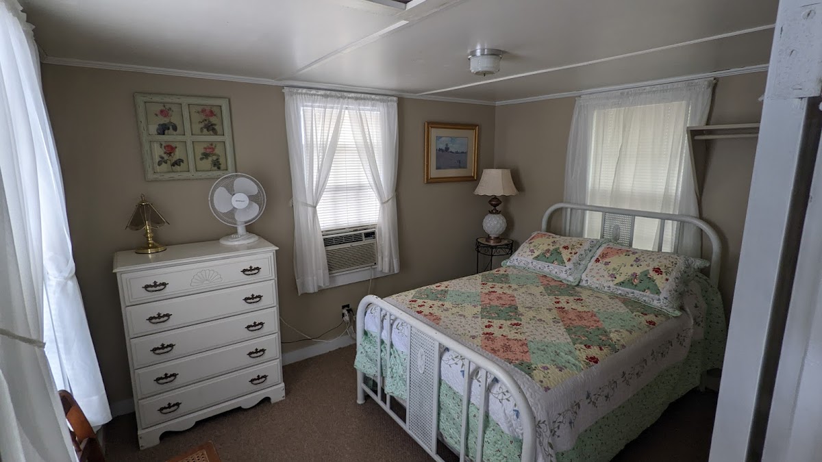 Tall Pines Cottages Hotel 2