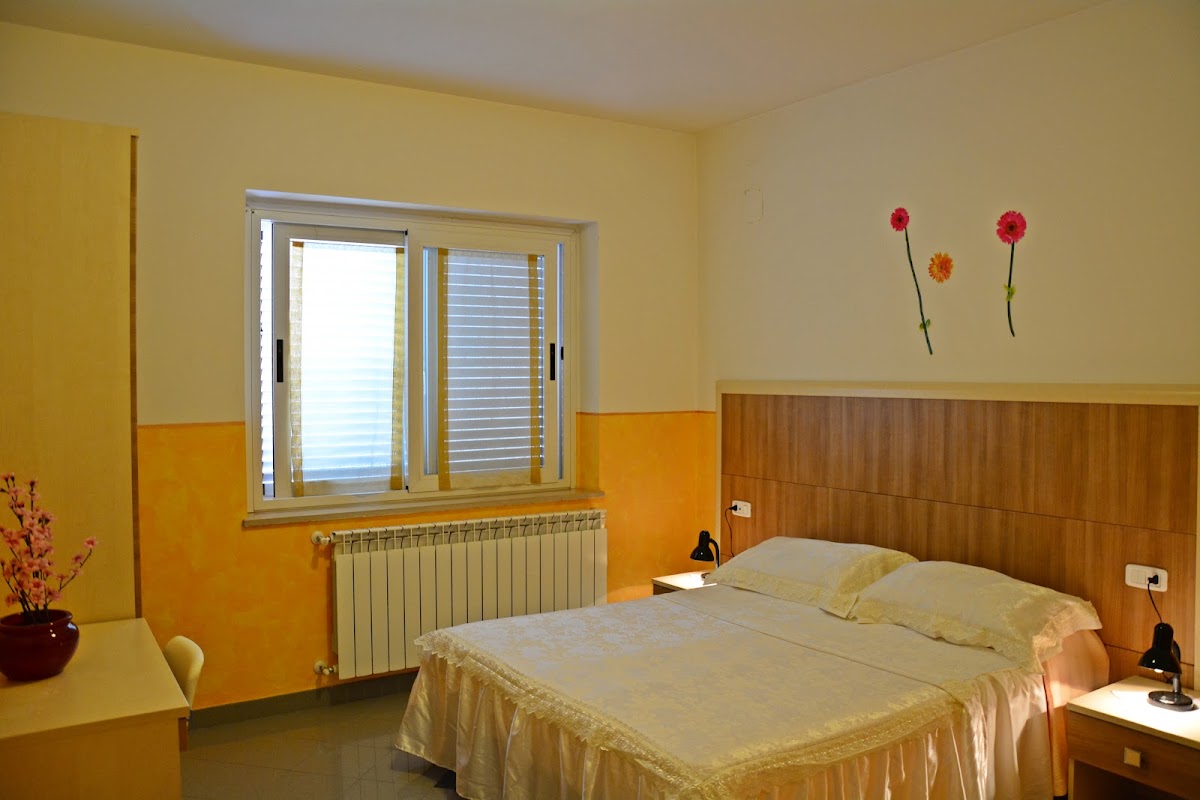 Residence Chiara Affittacamere Vittoria Hotel 2