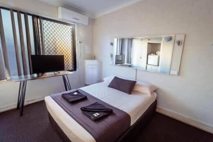 Kingsford Riverside Inn Hotel 2