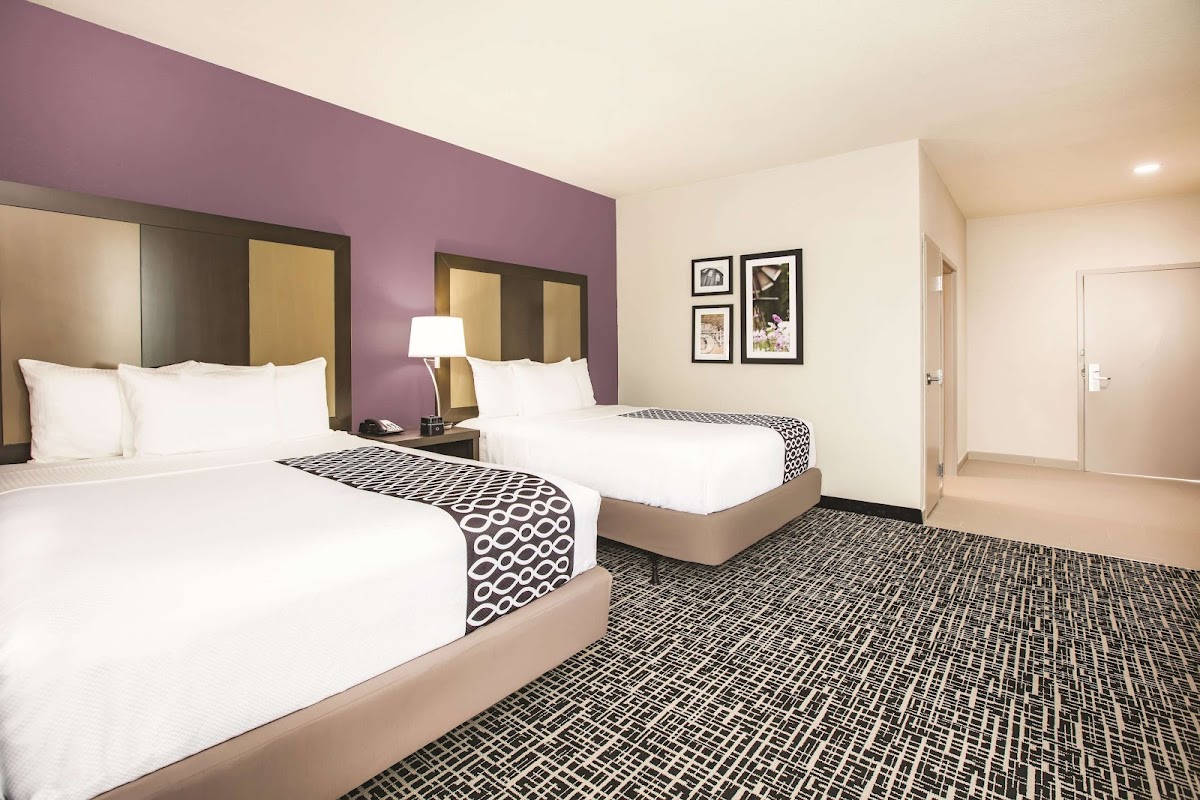 La Quinta Inn & Suites by Wyndham Dallas Plano - The Colony Hotel 2