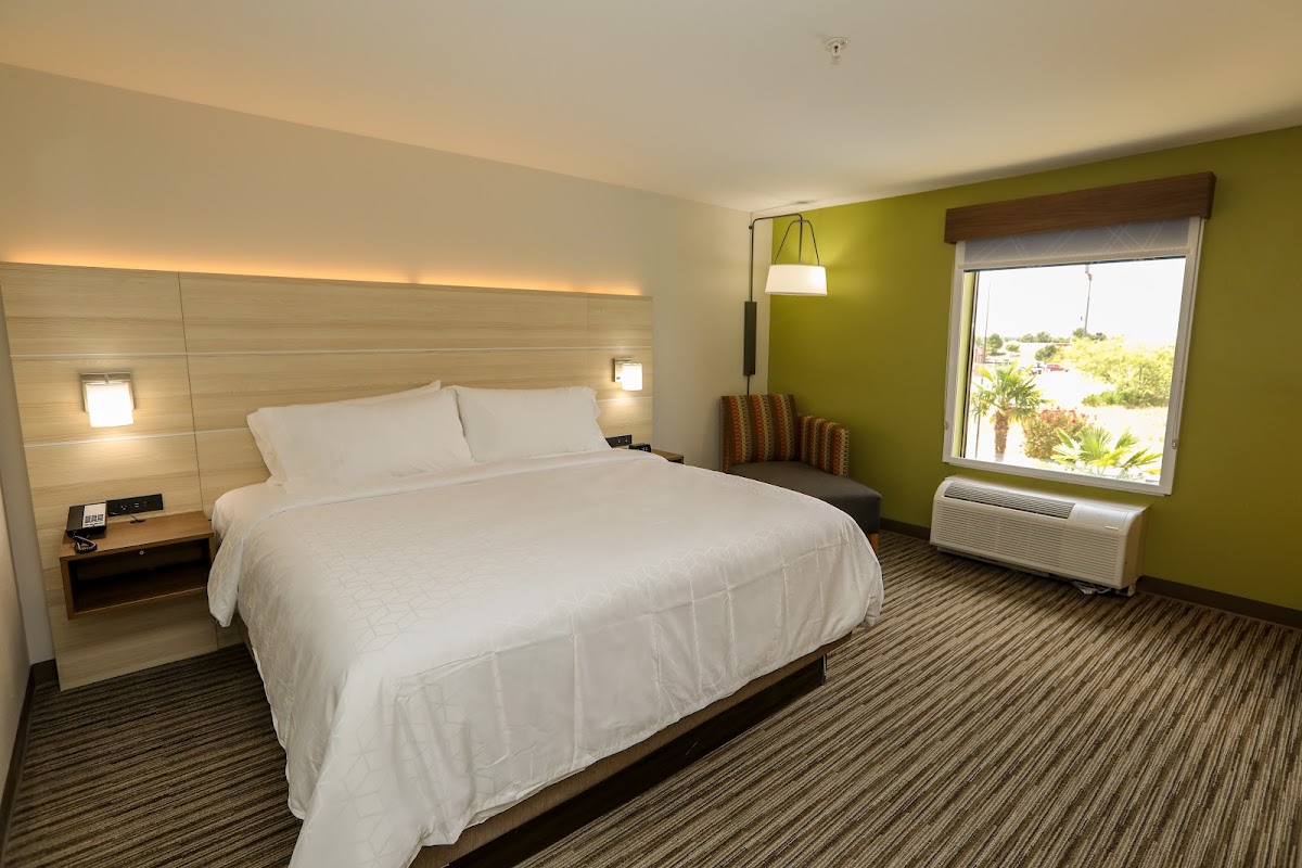 Holiday Inn Express Hillsboro I-35 Hotel 2