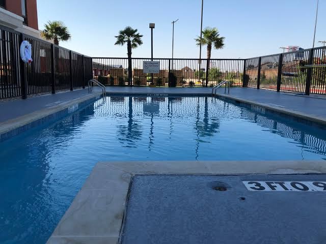 Holiday Inn Express Hillsboro I-35 Hotel 3