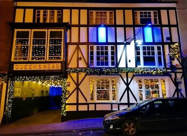 The Queens Head Hotel & Bar