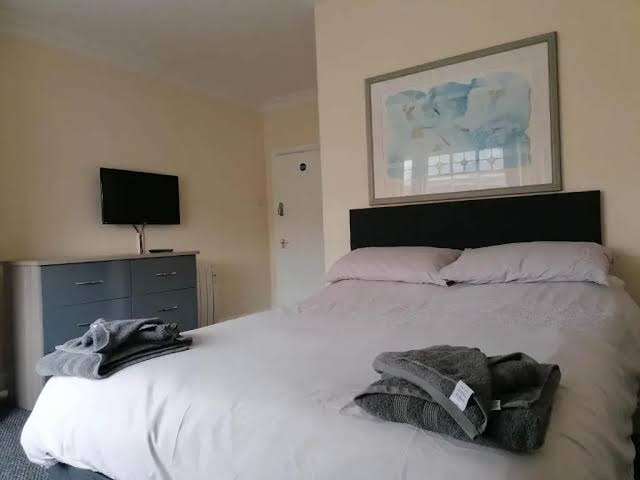 The Queens Head Hotel & Bar Hotel 2
