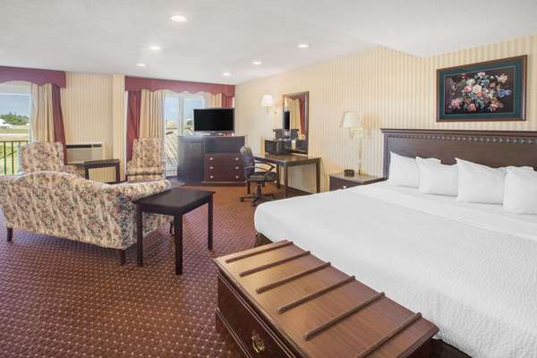 Days Inn by Wyndham Toledo Hotel 2