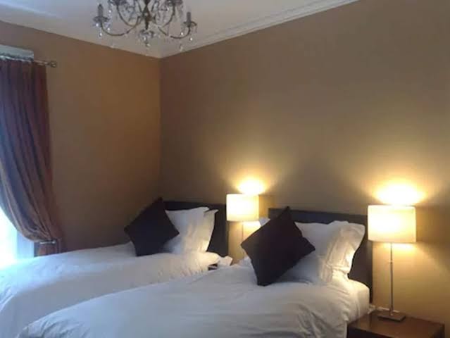Six Brunton Place Guest House Hotel 3
