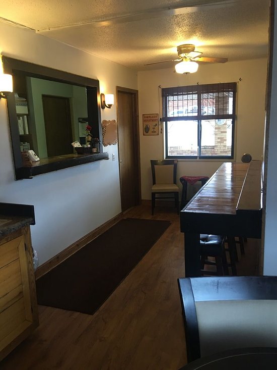 Mainline Hotel & Suites (formerlyTip Top Motel) Hotel 3
