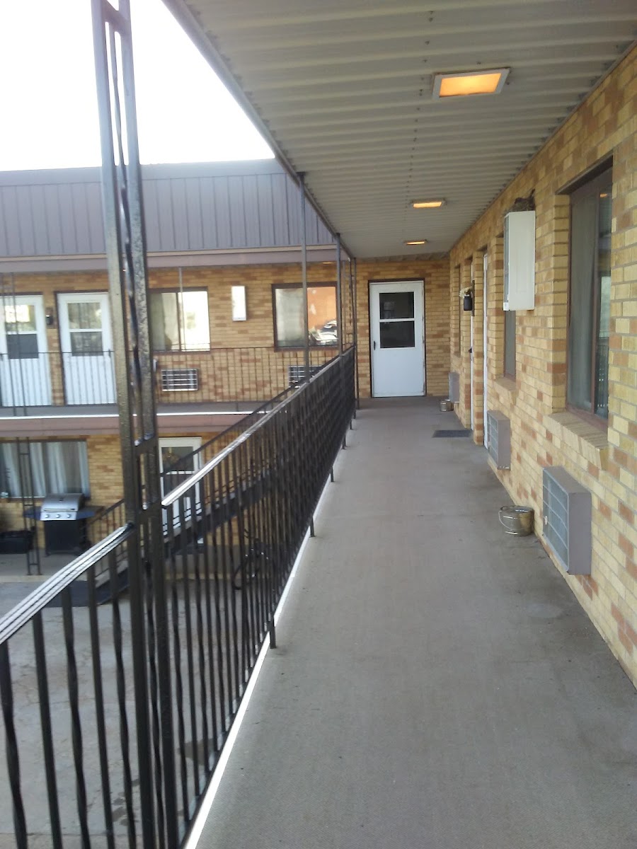 Mainline Hotel & Suites (formerlyTip Top Motel)