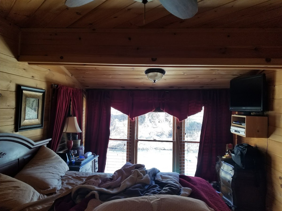 Twin Cedar Cabins Hotel 3