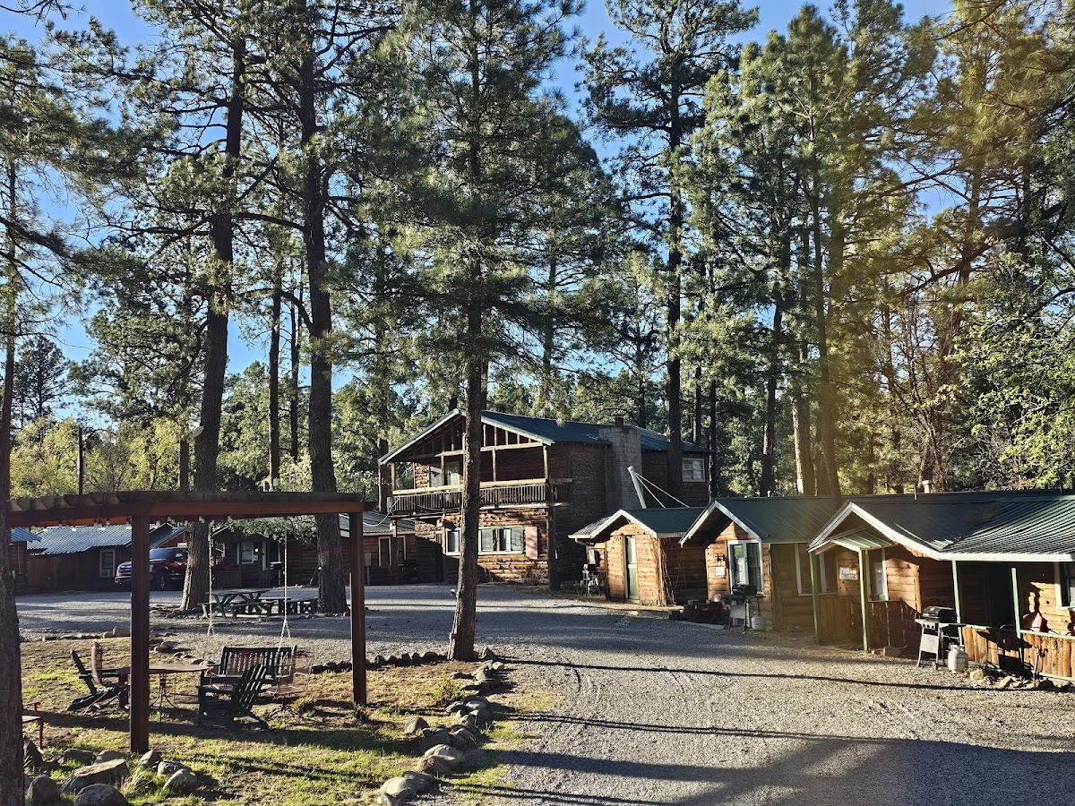 Casey's Midtown Cabins Hotel 2