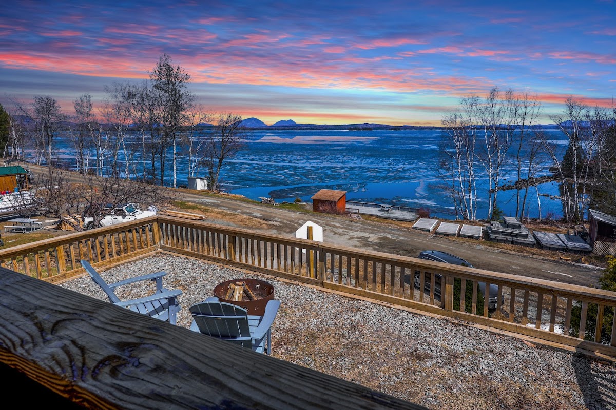 Lawrence's Lakeside Cabins Hotel 3