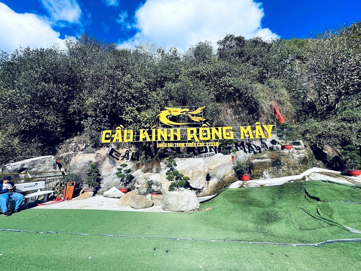 Khách Sạn Cầu Kính Rồng Mây