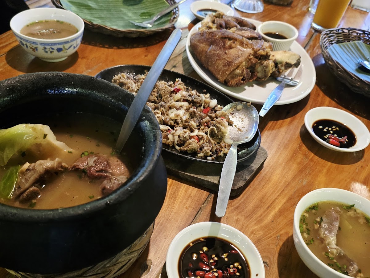 Kamayan at Palaisdaan Resto Resort Hotel 2