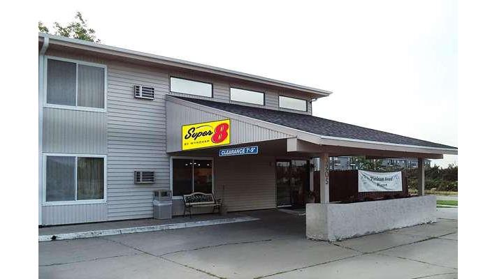 Super 8 by Wyndham Grand Island South Hotel 1
