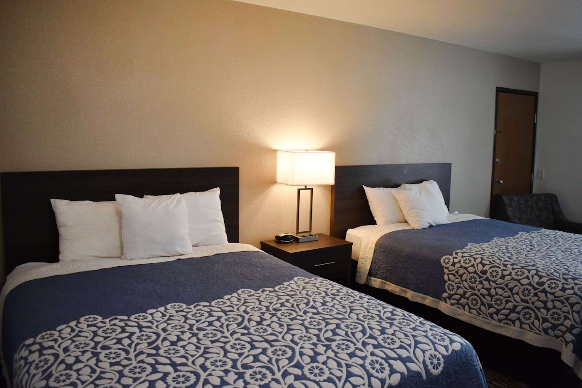Super 8 by Wyndham Grand Island South Hotel 2
